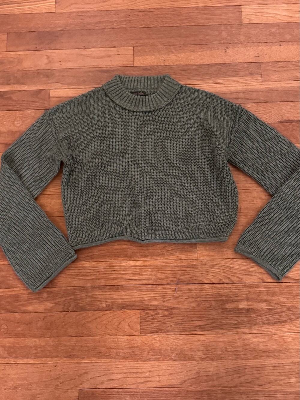 Wild Fable Women's Olive Green Shaker Knit Cropped Sweater - Size XXS
 b10